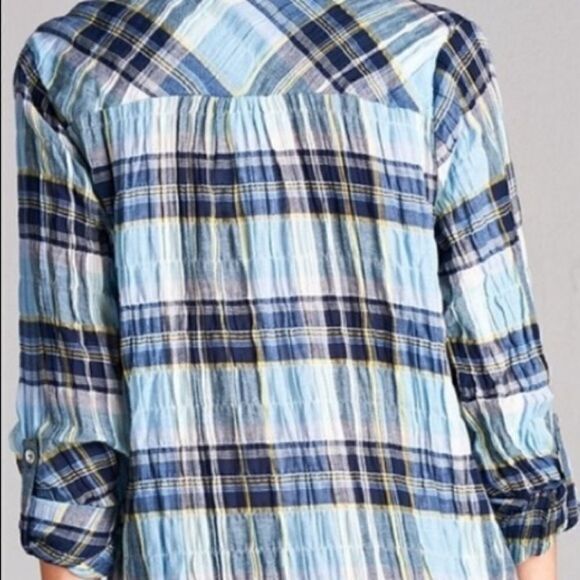 Lightweight Plaid Twist Front Top - Picture 5 of 12